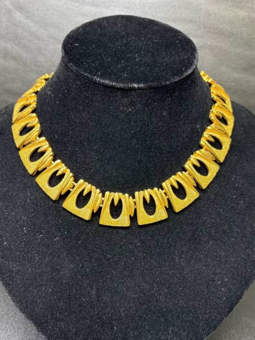 Vintage Monet Elegant Gold-Tone Sculpted Link Necklace - Women's Jewelry